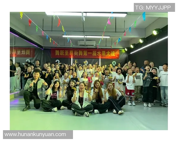 全国街舞大赛点评：上海街舞队默契配合展现团队精神与舞技魅力